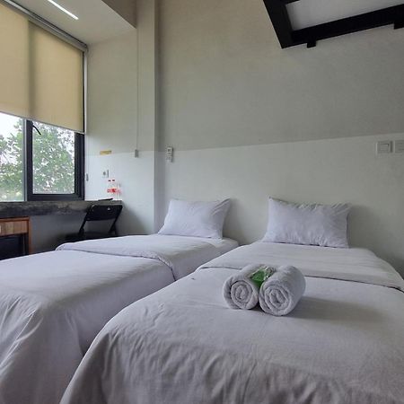 Guest House 555 Nki South Tangerang Εξωτερικό φωτογραφία